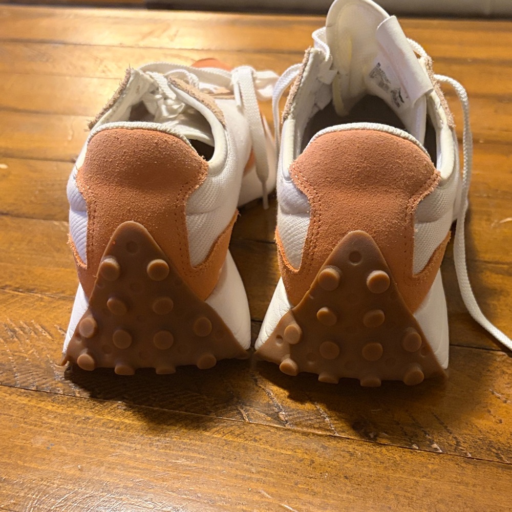 New Balance 327 Women's White/Apricot Sneakers size 9 - Picture 5 of 9
